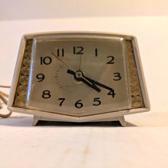 Vintage General Electric Alarm Clock GE Luminous Retro WORKS! - Picture 2 of 5